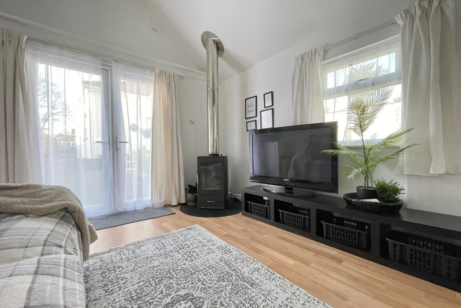 Cozy Saltford Retreat With Garden Apartment